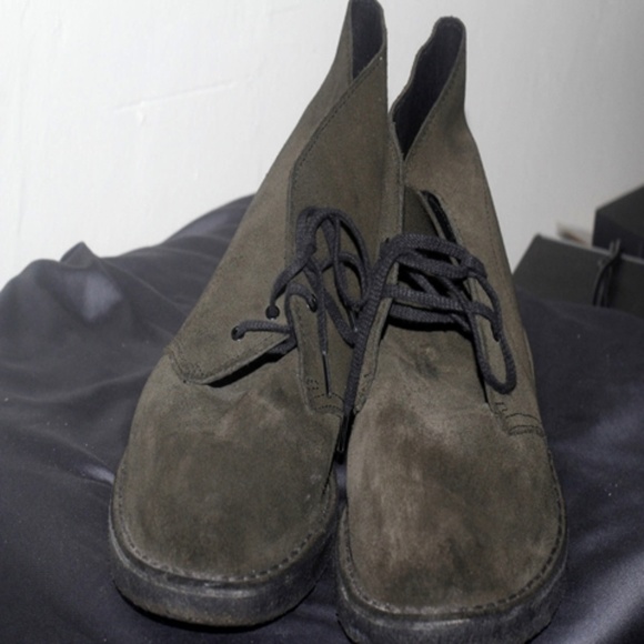 clarks desert boots mens green